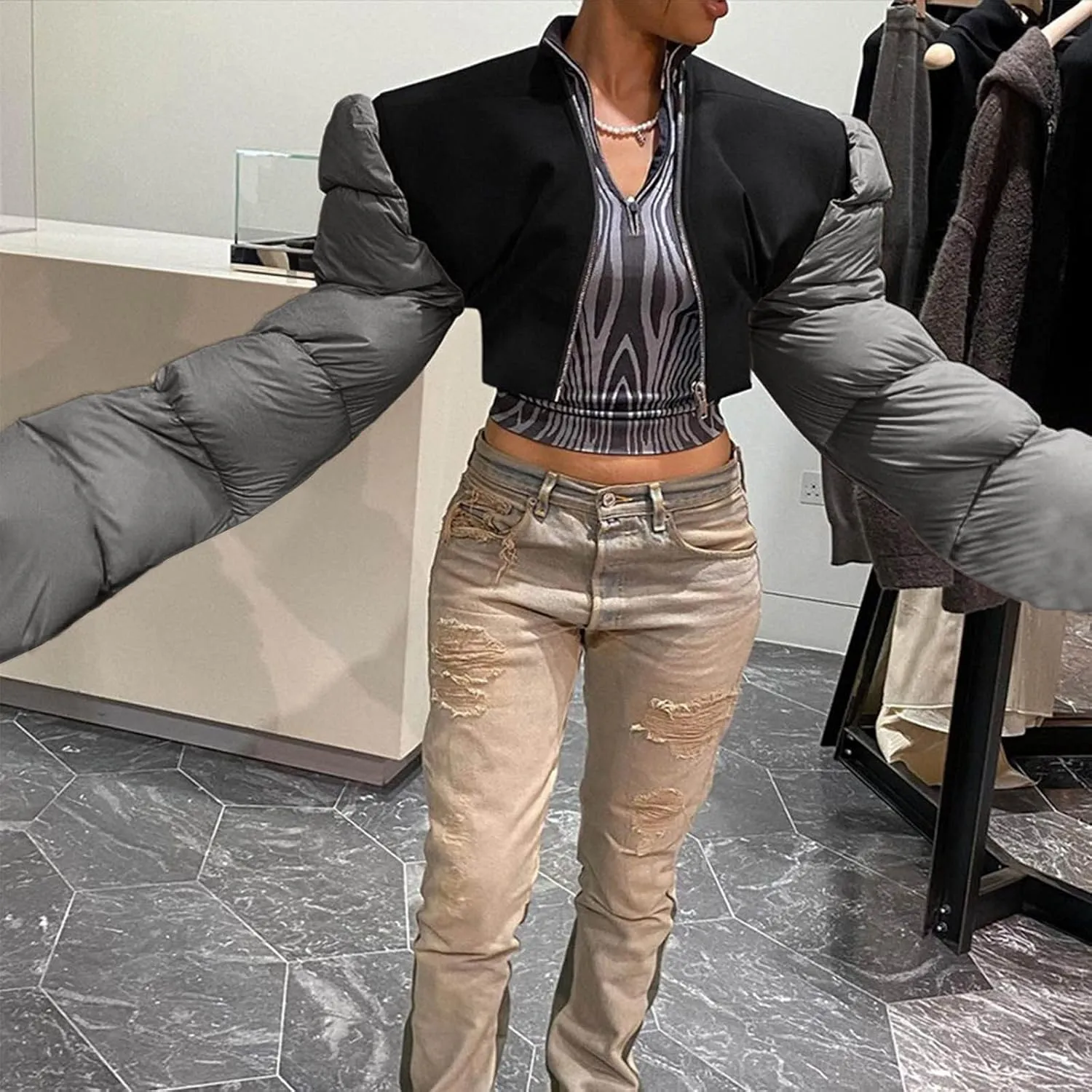 DASAYO Women's Puffy Long Sleeve Zip Cropped Puffer Jacket Color Block Quilted Puffy Down Coat Slouchy Winter Outwear Trendy