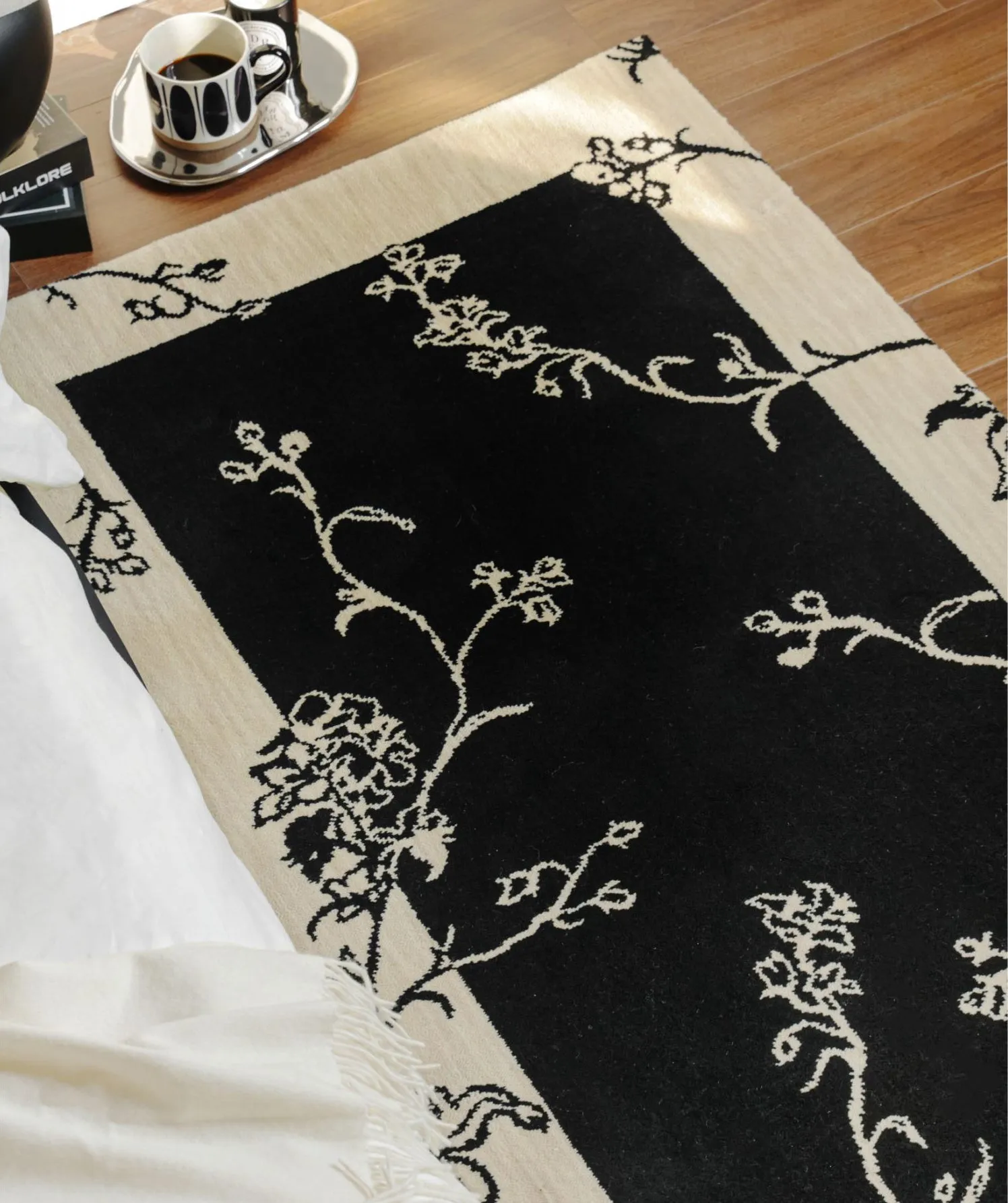 Elegant Floral Wool Runner